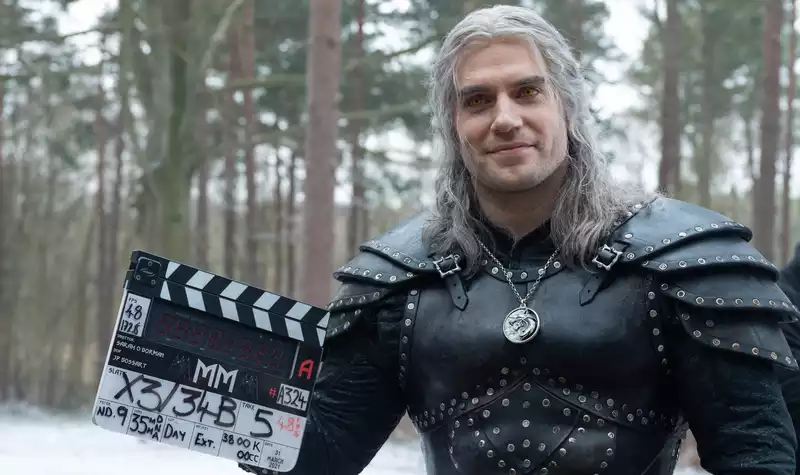 Henry Cavill "can be a politician," said Witcher.