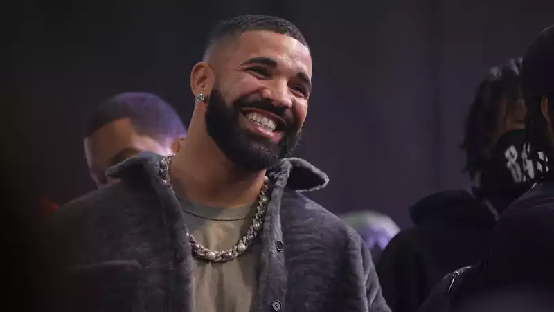 Drake and Lil Yattie demonstrate Steam Deck handoff between moving SUVs.