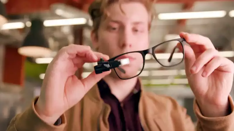 Student Startup Develops IRL Closed Captioning Glasses for the Hearing Impaired