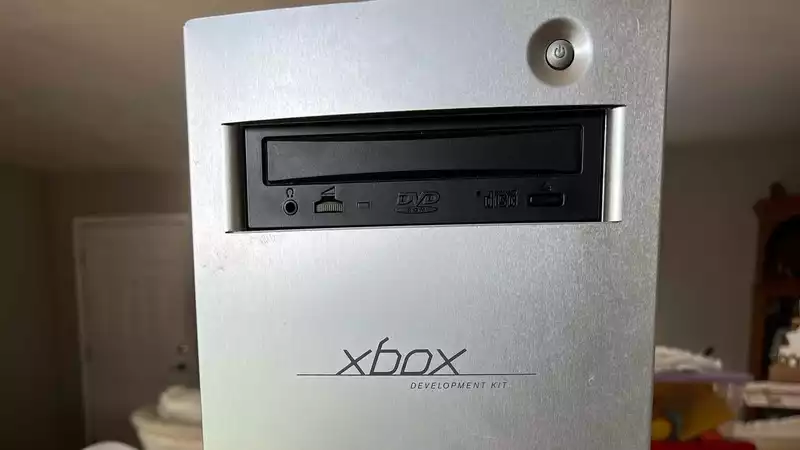 Father of Xbox" shares 1990s desktop PC aesthetic with prototype development kit